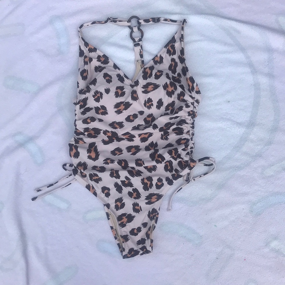Kona Sol Women’s Size Medium One-Piece Swimsuit